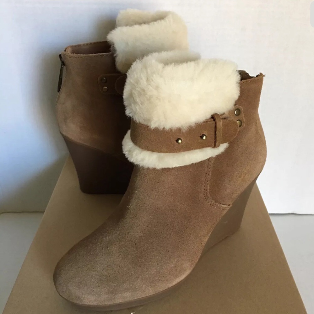 COPY - New UGG Women Antonia Suede Wedge Ankle Boots.